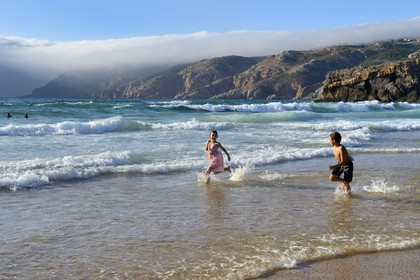 Portugal, région de Lisbonne, Cascais, petite plage sauvage de Abano au nord de la plage de Guincho sur la côte d'Estoril