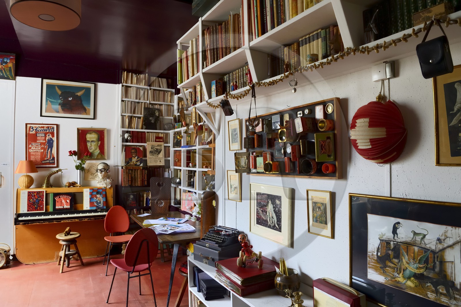 Paris (75), Cité Véron au 94 Bd de Clichy, appartement de Boris Vian et tous ses objets intimes