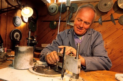 France, Jura (39), bellefontaine, taille de diamants et pierres fines a l' atelier Durrafourg