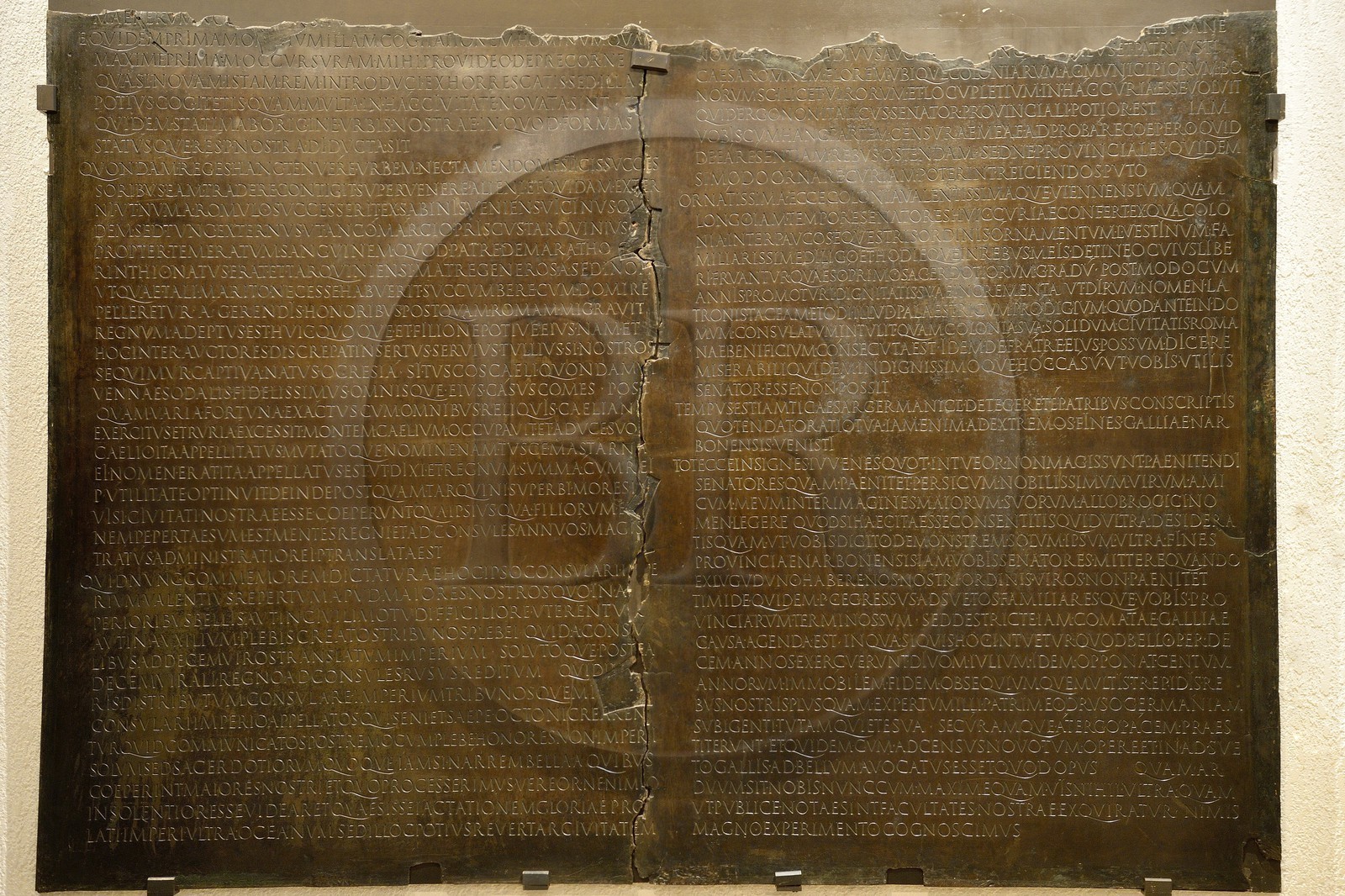 France, Rhône (69), Lyon, site historique classé Patrimoine Mondial de l'UNESCO, colline de Fourvière, musée gallo-romain de Fourvière, la Table claudienne est une plaque de bronze portant l'inscription d'un discours prononcé par l'empereur Claude en 48 devant le Sénat romain