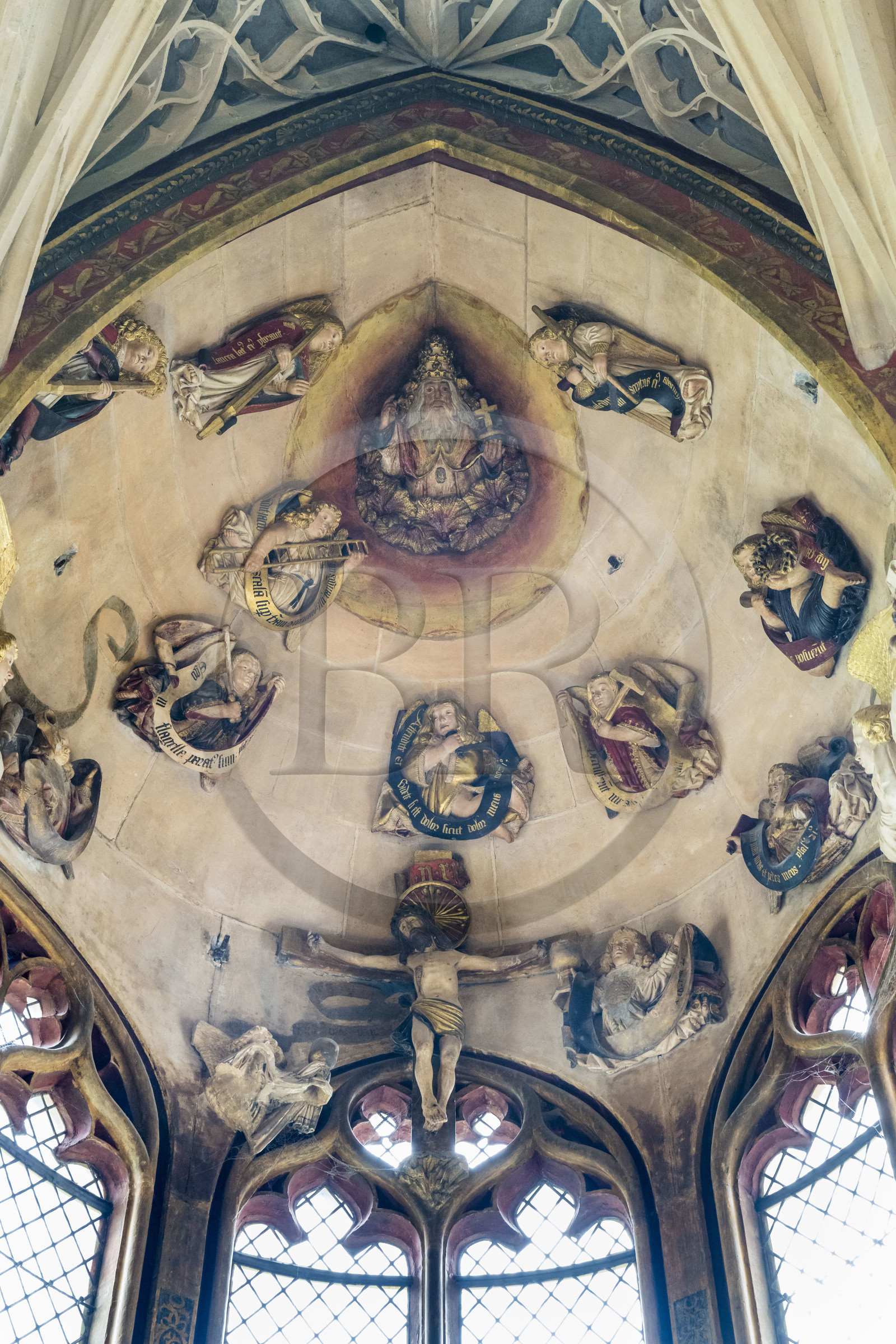 France, Paris, Musée de Cluny - Musée national du Moyen-Age (Middle Ages Museum in the former Hotel de Cluny), Flamboyant Gothic vault of the chapel