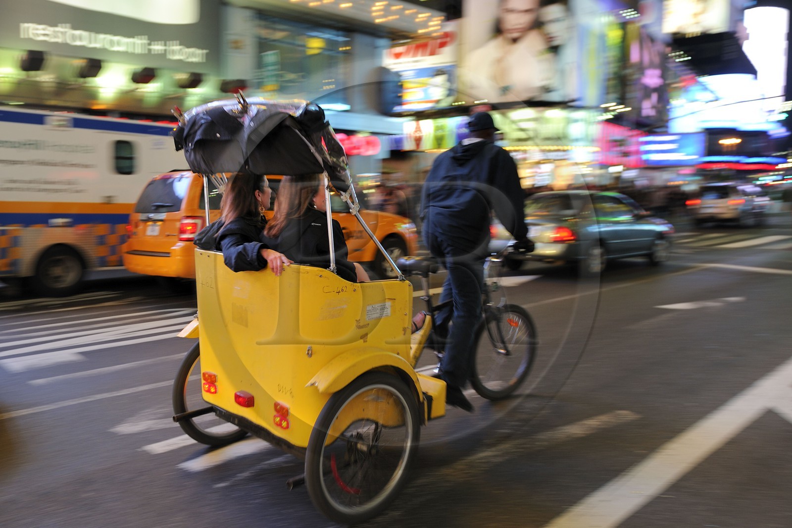 Etats-Unis, New York, Manhattan, Theater district sur Broadway, velo-taxi à Times Square