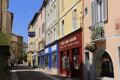 France, Saône et Loire (71), Cluny, la rue (principale) Lamartine