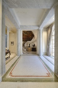 France, Alpes-Maritimes (06), Cannes, la villa La Californie où vécu Pablo Picasso, aujourd'hui renommé le Pavillon de Flore par Marina Picasso, le hall d'entrée