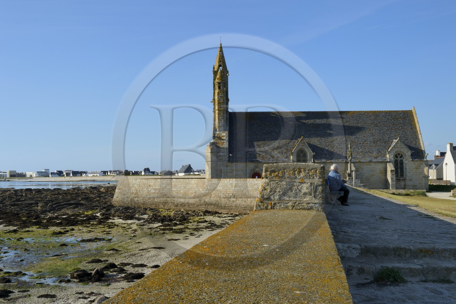 France, Finistère (29), Penmarc'h, Notre Dame-de-la-Joie, chapelle dominée par son clocher à jour appuyé sur deux tourelles