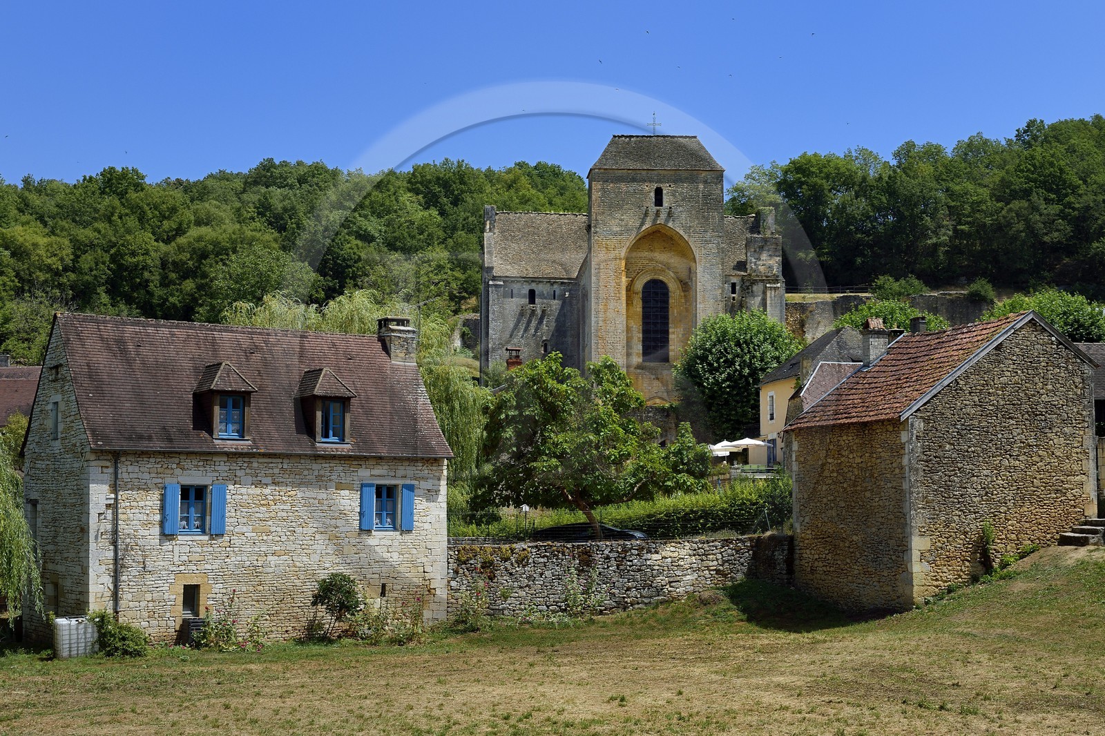 France, Dordogne (24), Périgord Noir, Saint-Amand-de-Coly, labellisé Les Plus Beaux Villages de France, l'abbaye de Saint-Amand-de-Coly, l'église abbatiale fortifiée