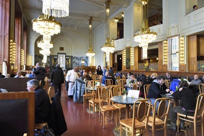République Tchèque, Prague, centre historique classé Patrimoine Mondial de l' UNESCO, quartier de Stare Mesto, le café de la Maison Municipale (Obecni Dum), le café