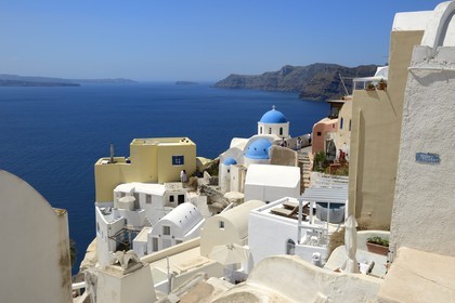 Grèce, Les Cyclades, mer Égée, île de Santorin (Thira ou Théra), le village de Oia qui surplombe la Caldera