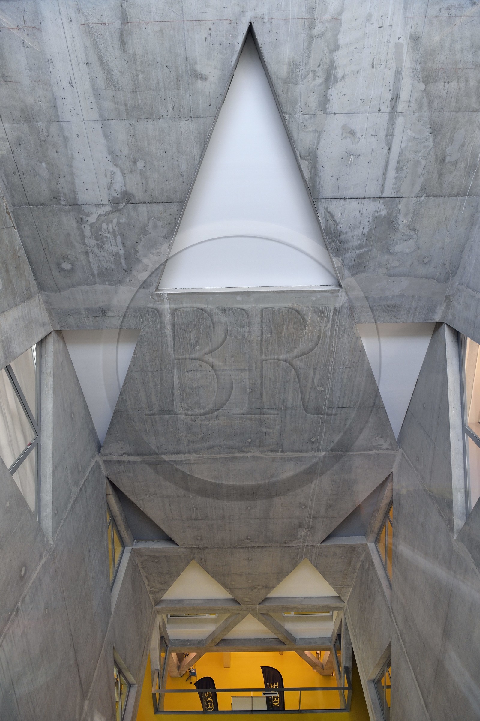 France, Var (83), Toulon, quartier Chalucet, puit central de la Maison de la Créativité abritant l'Ecole Camondo Méditerranée (Architecture d'intérieur et Design)