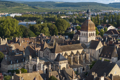 France, Cote d'Or, Climats terroirs of Burgundy listed as World Heritage by UNESCO, Beaune, the Notre-Dame de Beaune collegiate basilica and the Côte de Beaune in the background (aerial view)