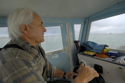 France, Charente-Maritime (17), le bassin Marrennes-Oléron au large de l'Ile d'Oléron, l'ostréiculteur André Massé