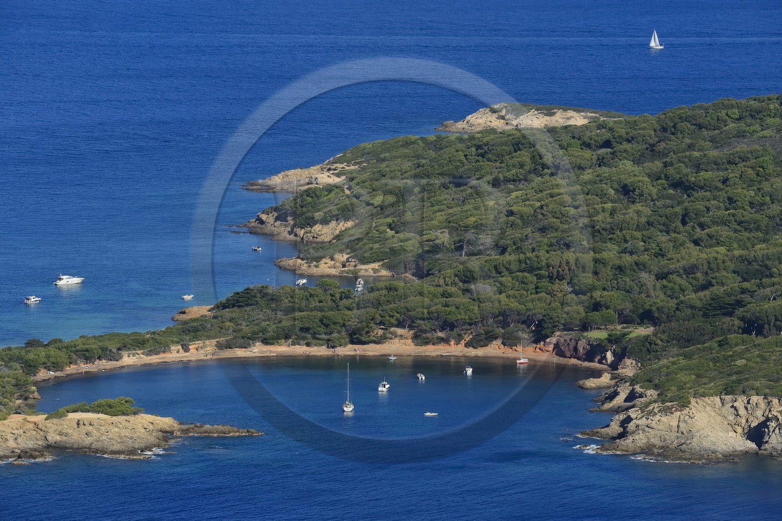 France, Var (83), Iles d'Hyères, parc national de Port Cros, Ile de Porquerolles, la crique du Mas du Langoustier (vue aérienne)
