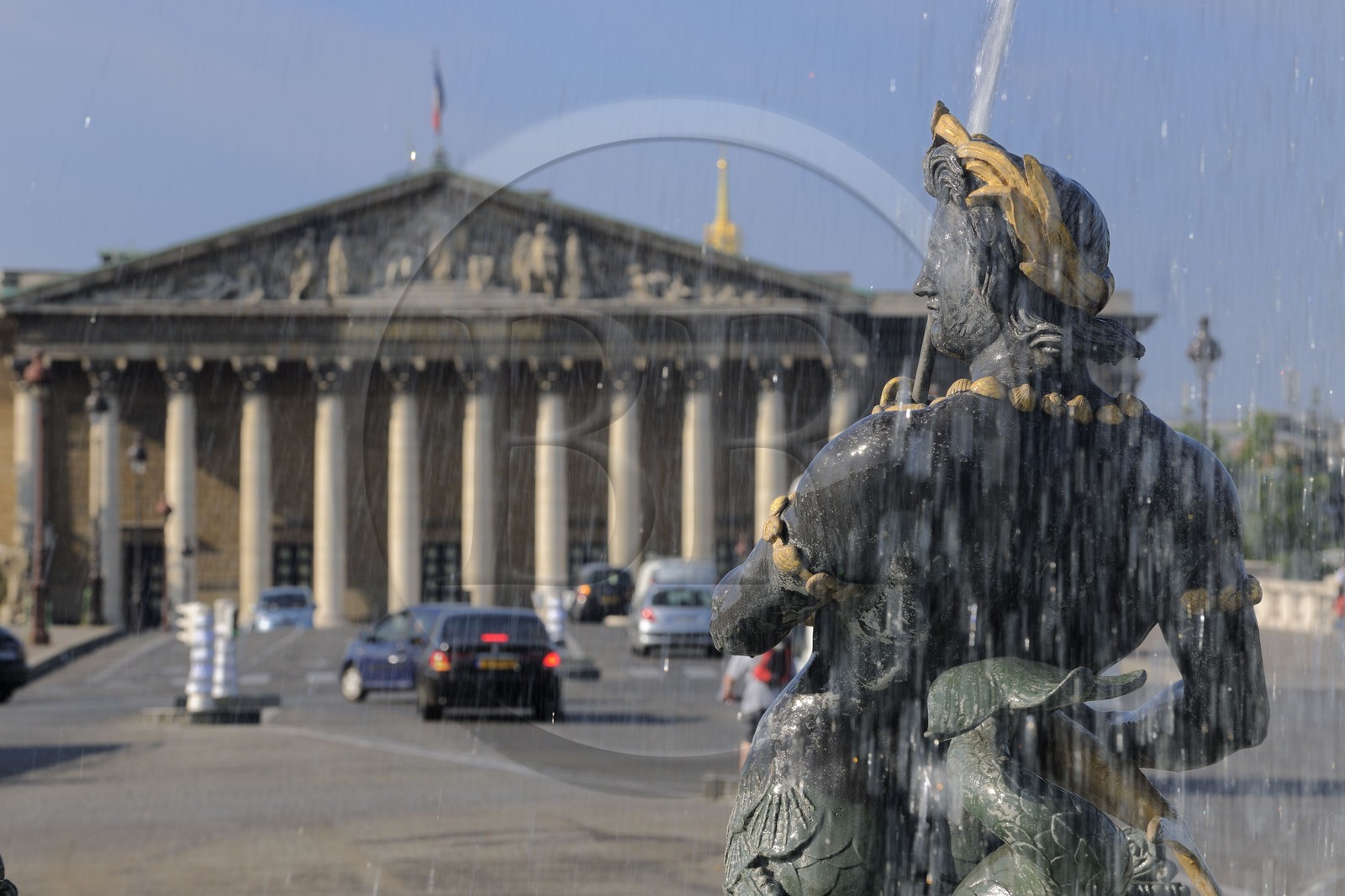 France, Paris (75), la Fontaine des Mers et l'obélisque sur la place de La Concorde