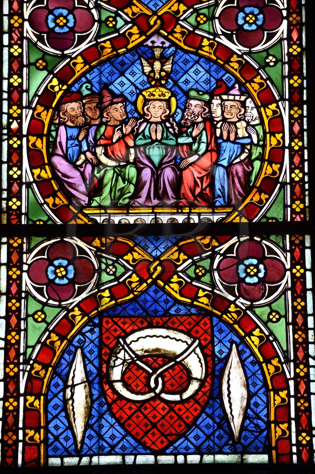 Allemagne, Bade-Wurtemberg, Fribourg en Brisgau, la cathédrale (Munster), les vitraux du XIVème siècle sont des dons de guildes et comprennent des symboles les représentant, ici la corporation des boulangers représentée par une bretzel