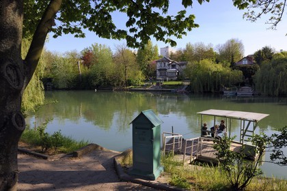 France, Val-de-Marne (94), les bords de Marne, Nogent-sur-Marne, villas sur l'Ile des loups