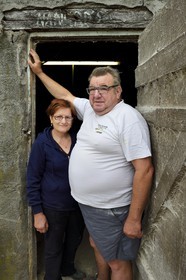 France, Dordogne (24), Périgord Noir, Saint-Rabier, Monique et Bernard Gaillard propriétaires de la Ferme-auberge du Grand Coderc