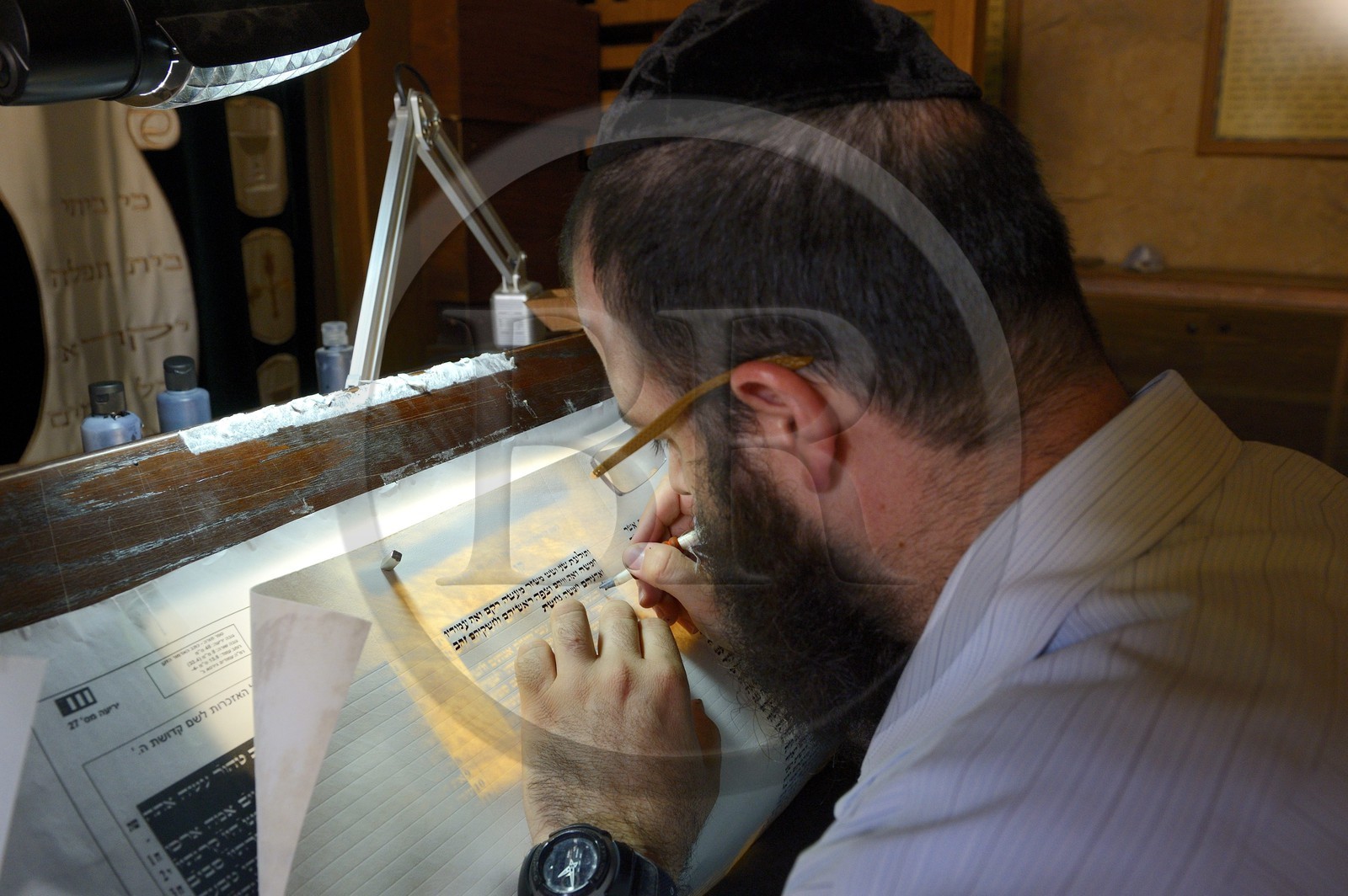 Israel, désert du Neguev, forteresse de Massada, classée Patrimoine Mondial de l'UNESCO, synagogue, copie à la plume de la Torah