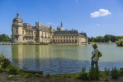 France, Oise (60), Chantilly, le chateau de Chantilly entouré de ses douves