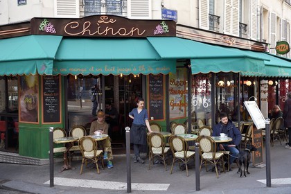France, Paris (75), Montmartre, terrasse de Café rue des Abbesses
