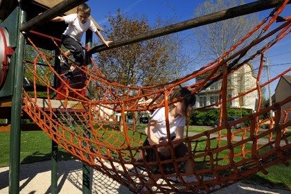 France, Val-de-Marne (94), Noisy-Le-Grand, terrain de jeux pour enfants