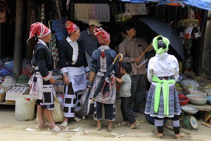 Vietnam, province de Lao Cai, région Nord-Ouest de Sapa, le marché multi-éthnique de Muong Hum