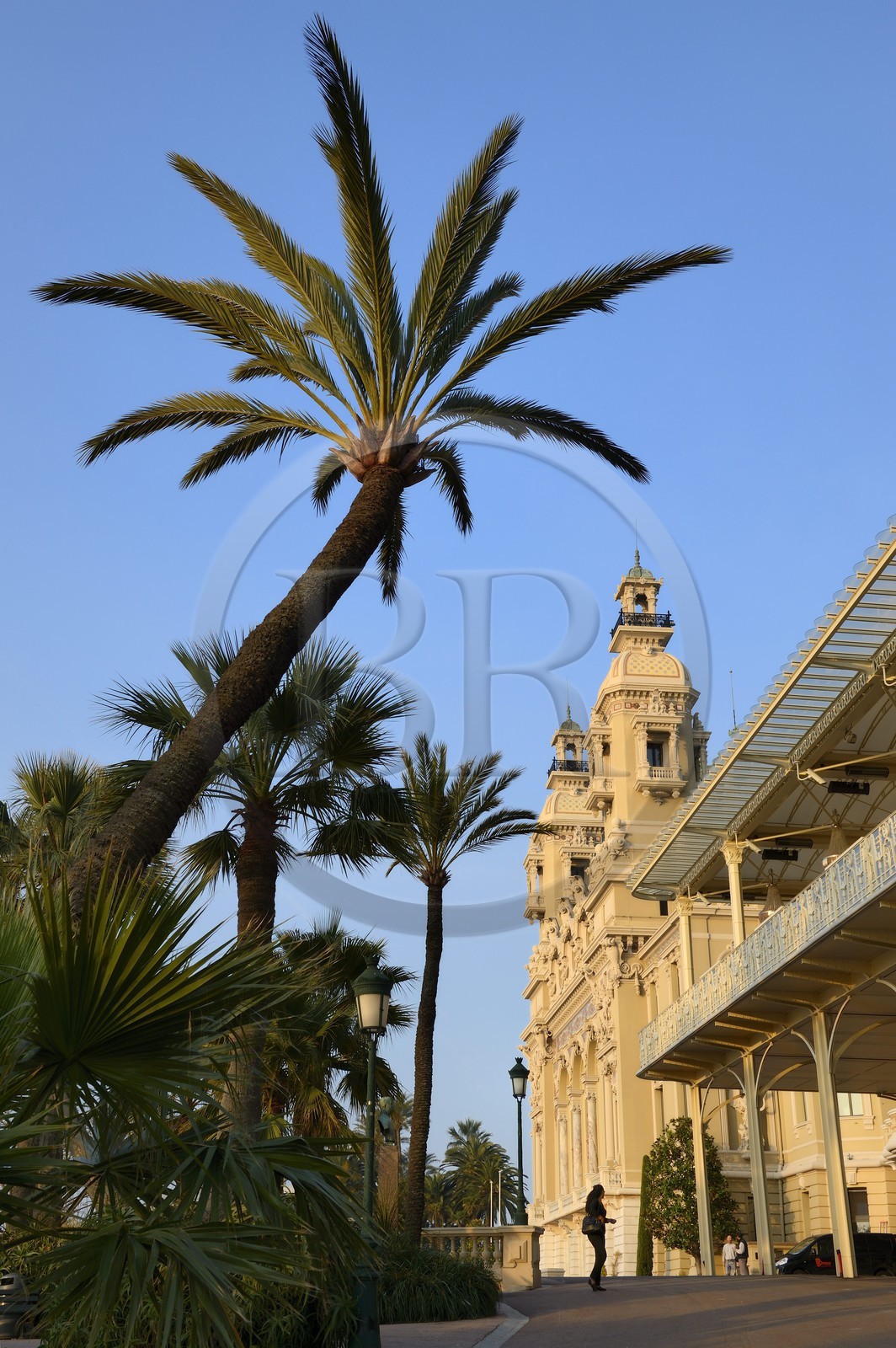 Principauté de Monaco, Monaco, Monte-Carlo, Société des Bains de Mer de Monaco, la facade coté mer du casino et de l'Opera conçu par l'architecte Charles Garnier, Mention obligatoire : Société des Bains de Mer de Monaco