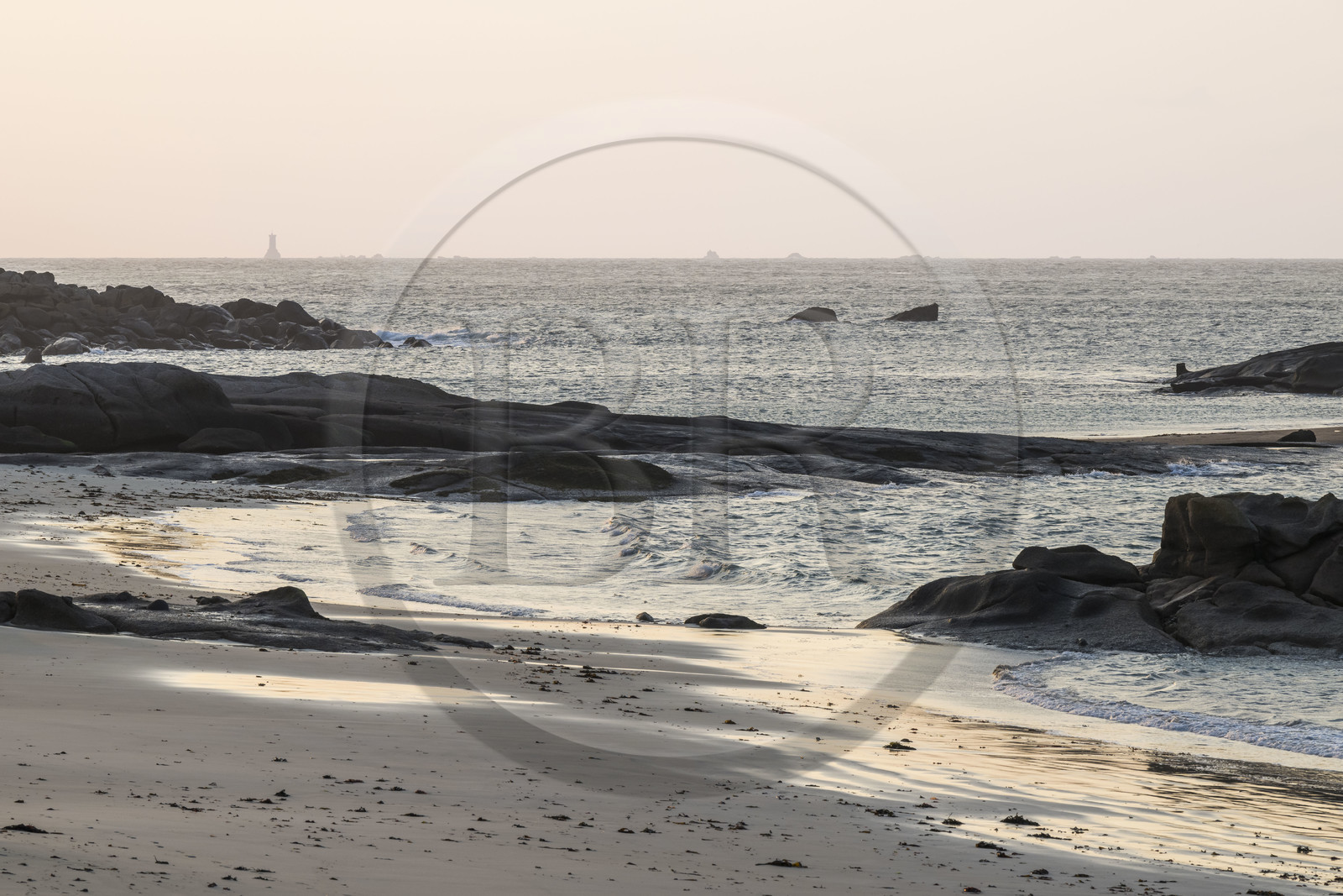 France, Côtes-d'Armor (22), Côte de Granit Rose, Trégastel, plage de la Grève Blanche
