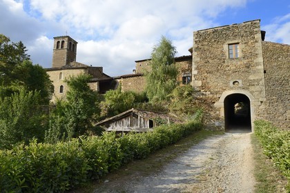France, Loire (42), Parc Naturel Régional du Pilat,  Sainte-Croix-en-Jarez, labellisé Les Plus Beaux Villages de France, l'ancienne Chartreuse, la porte Nord-Est