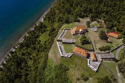 Caraïbes, Ile de la Dominique, Portsmouth, baie de Prince Rupert, Parc national des Cabrits, Fort Shirley, fort britannique du XVIIIe siècle (vue aérienne)