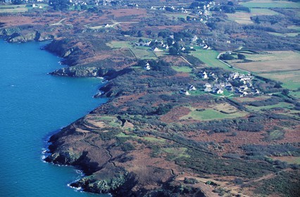 France, Morbihan (56), île de Groix, la côte nord vers la Pointe du Grognon (vue aérienne)