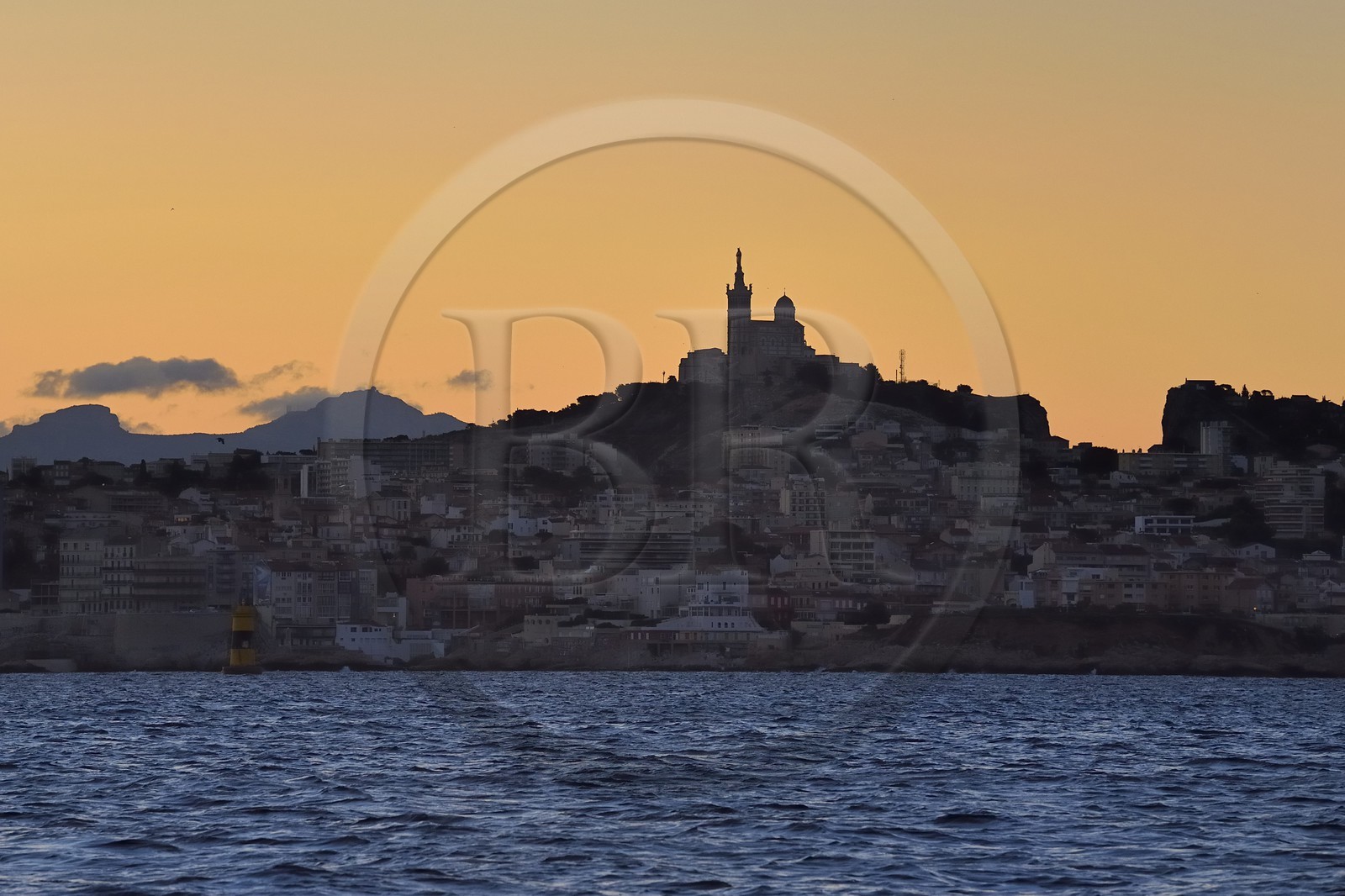 France, Bouches-du-Rhône (13), Marseille, basilique Notre-Dame de la Garde au lever de soleil