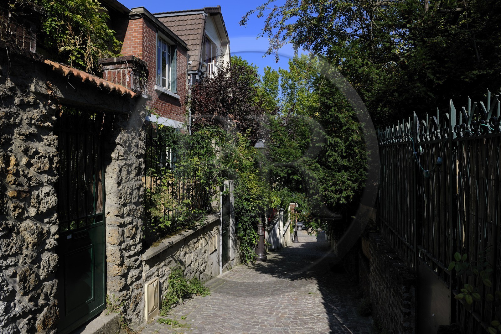 France, Paris (75), 20ème arr, La campagne à Paris du quartier Mouzaïa maisons avec jardins au coeur de la ville, villa d'Alsace
