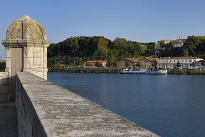 France, Pyrénées-Atlantiques (64), Pays-Basque, Bayonne, la citadelle dessinée par Vauban sur les bords de l'Adour