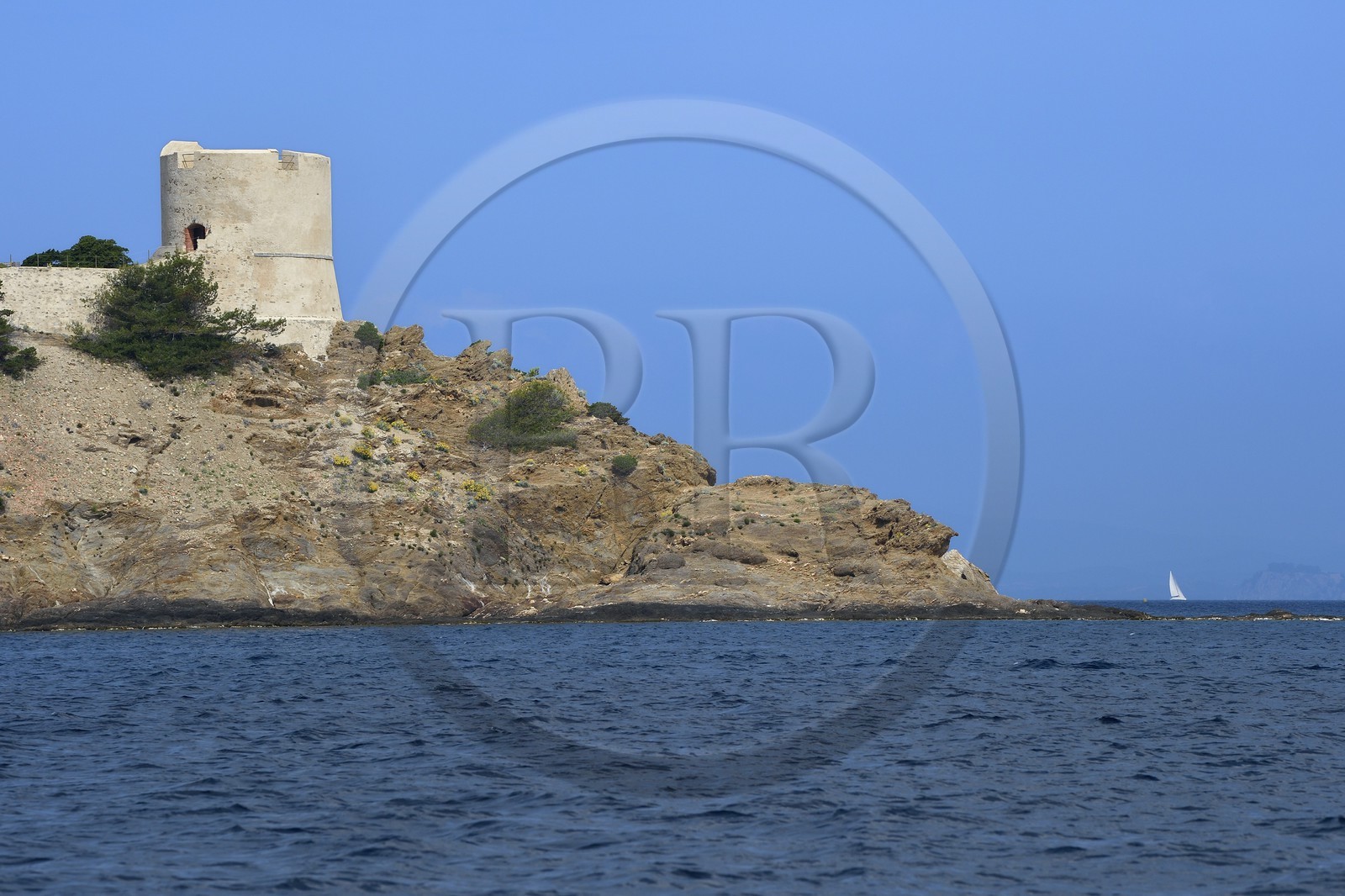 France, Var (83), Iles d'Hyères, Parc national de Port Cros, Ile de Port-Cros, Fort de Port-Man, le photographe Yann Arthus-Bertrand en a la jouissance depuis 2003