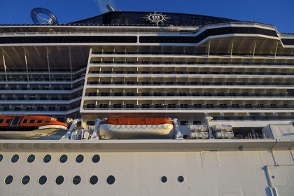 France, Bouches-du-Rhône (13), Marseille, bateau de croisière dans la Rade de Marseille