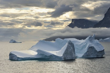 Groenland, cote ouest, baie de Baffin, iceberg dans le fjord Uummannaq