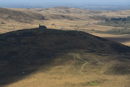 France, Finistère (29), parc naturel régional d'Armorique, Monts d'Arrée, Brasparts, la chapelle Saint Michel au sommet du Menez Mikaël (vue aérienne)