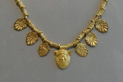Allemagne, Berlin, l'Ile aux musées, classée Patrimoine Mondial de l'UNESCO, Altes Museum abritant une collection d'oeuvres antiques, etruscan jewellery