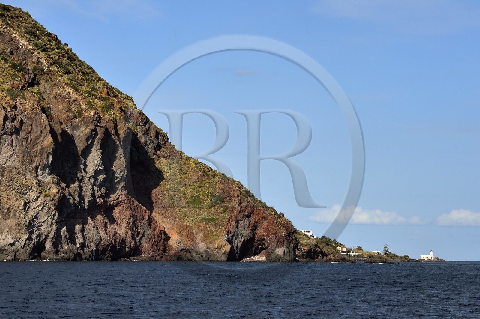 Italie, Sicile, iles Eoliennes, classées Patrimoine Mondial de l'UNESCO, phare du village de Lingua sur l'Ile de Salina