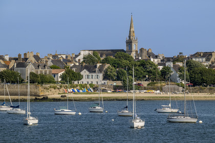 France, Morbihan (56), Port-Louis, l'anse du Driasker et l'église Notre-Dame-de-l'Assomption