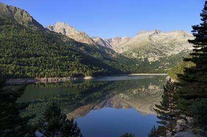 France, Hautes-Pyrénées (65), Saint-Lary-Soulan et Aragnouet, Réserve naturelle nationale du Néouvielle, randonnée des lacs du Neouvielle, lac d'Orédon