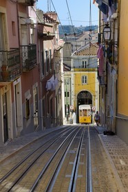 Portugal, Lisbonne, quartier du Bairro Alto, le funiculaire de Bica, reliant le quartier de Bairro alto aux rives du Tage