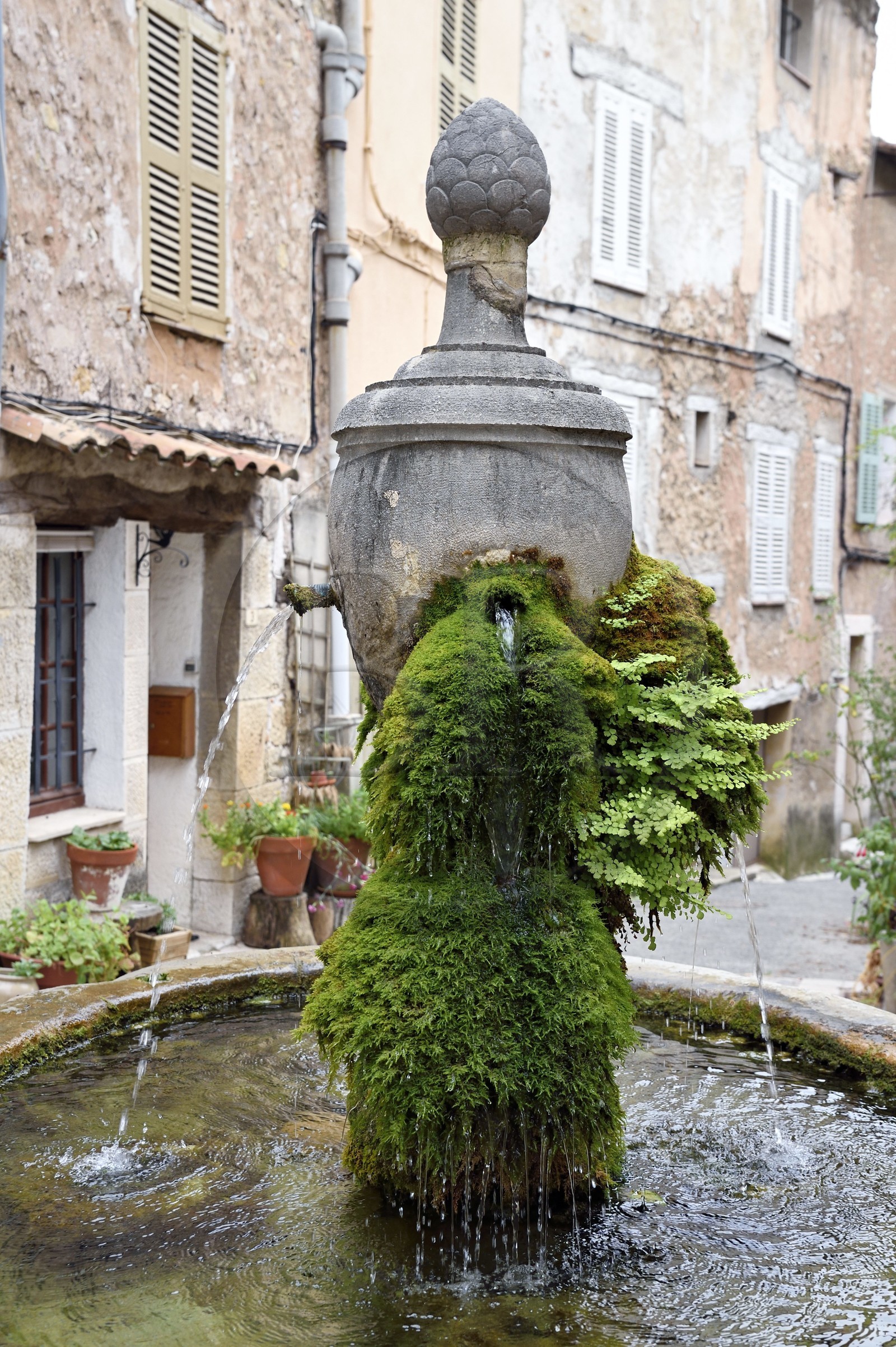 France, Var (83), Dracénie, Bargemon, fontaine de la rue de la Poissonnerie