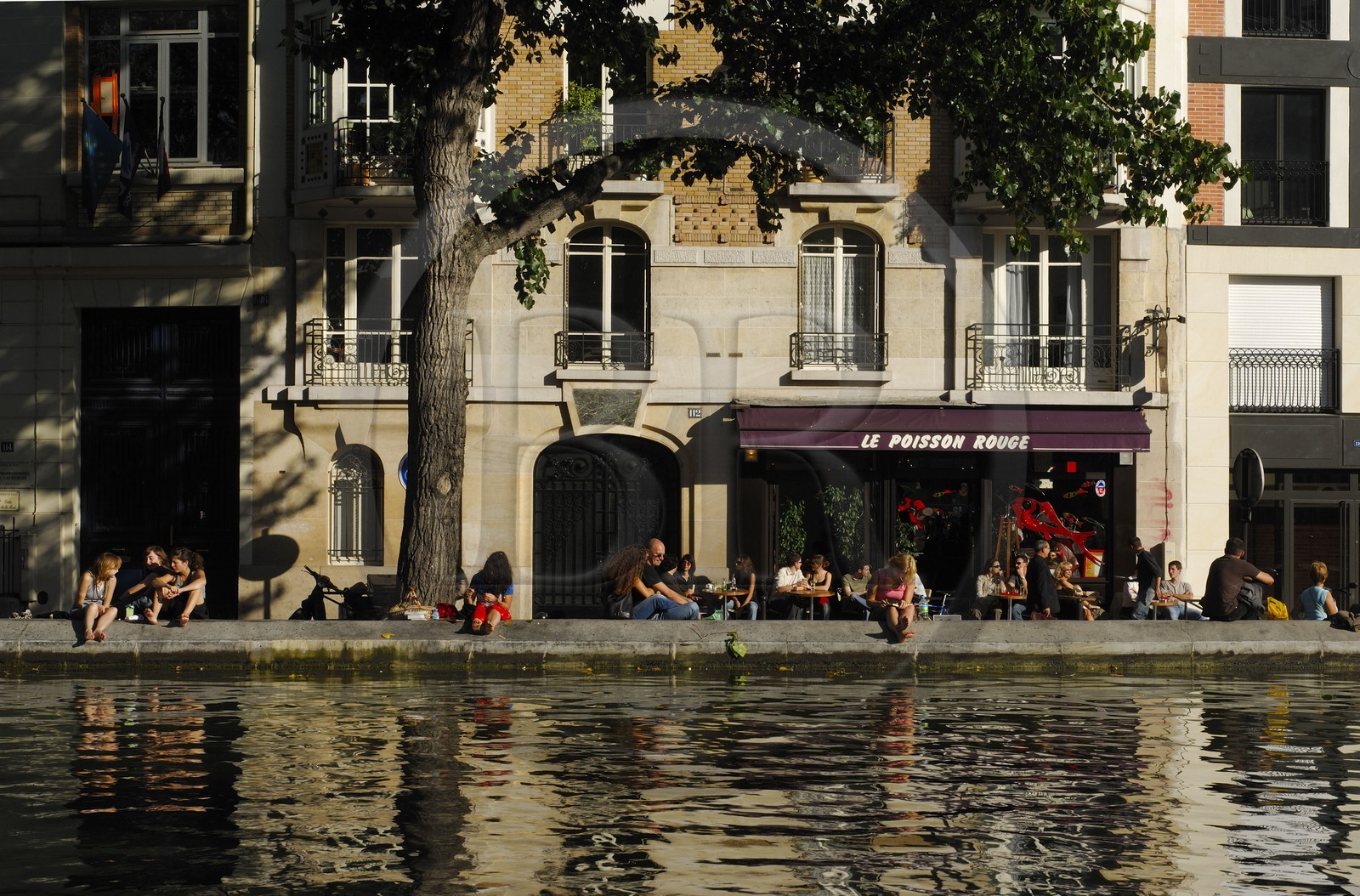 France, Paris (75), canal Saint-Martin,  bistro du quai de Jemmapes