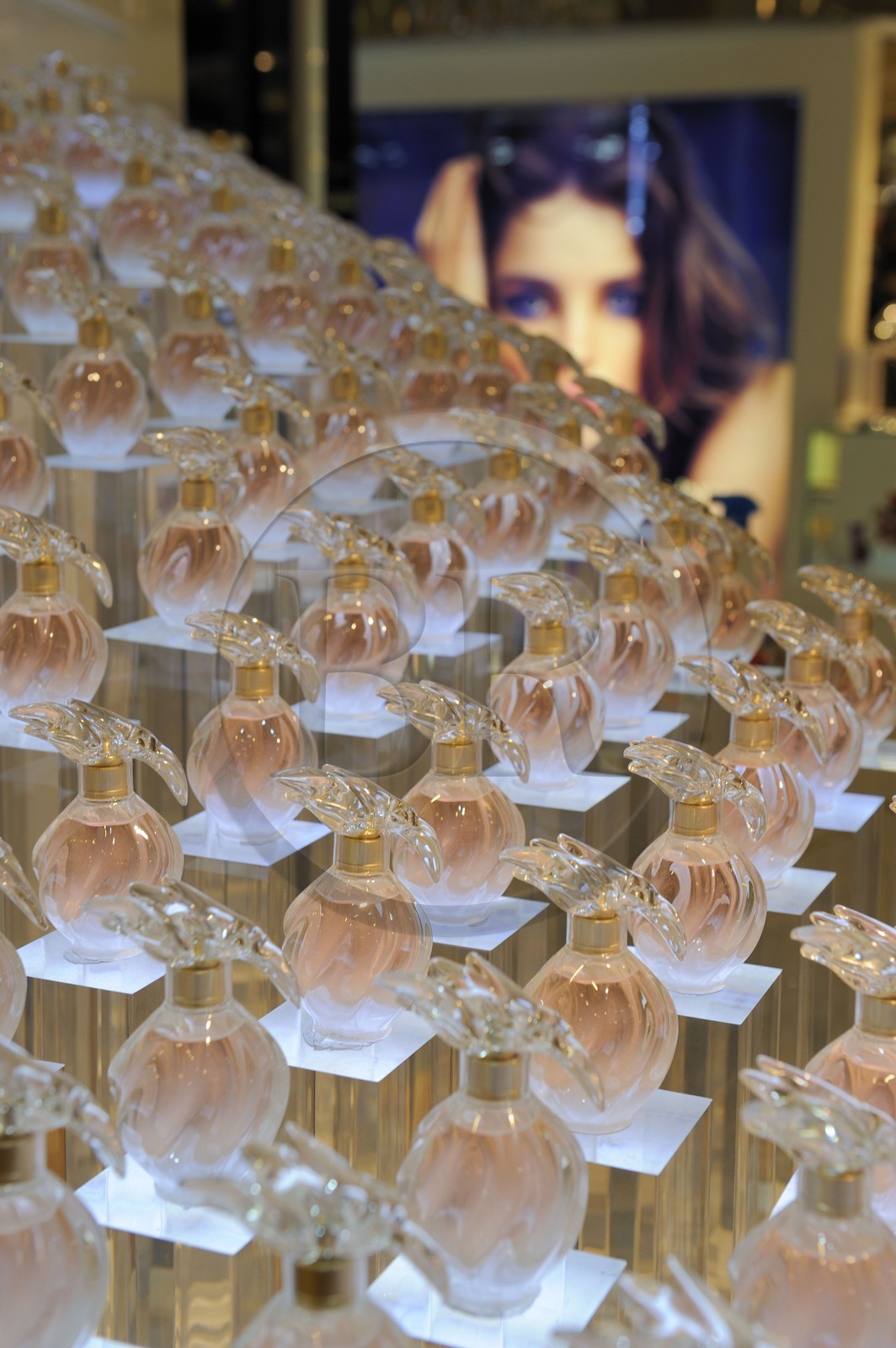 France, Paris (75), le grand magasin des Galeries Lafayette situé boulevard Haussmann, stand de Nina Ricci