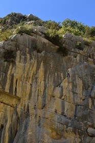 France, Alpes-de-Haute-Provence (04), Parc Naturel Régional du Verdon, les Gorges du Verdon en contrebas du village de Rougon et du Point Sublime, escalade sur une des parois rocheuses