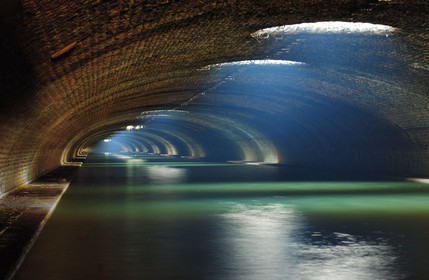 France, Paris (75), canal Saint-Martin, la partie souterraine sous le boulevard Richard Lenoir