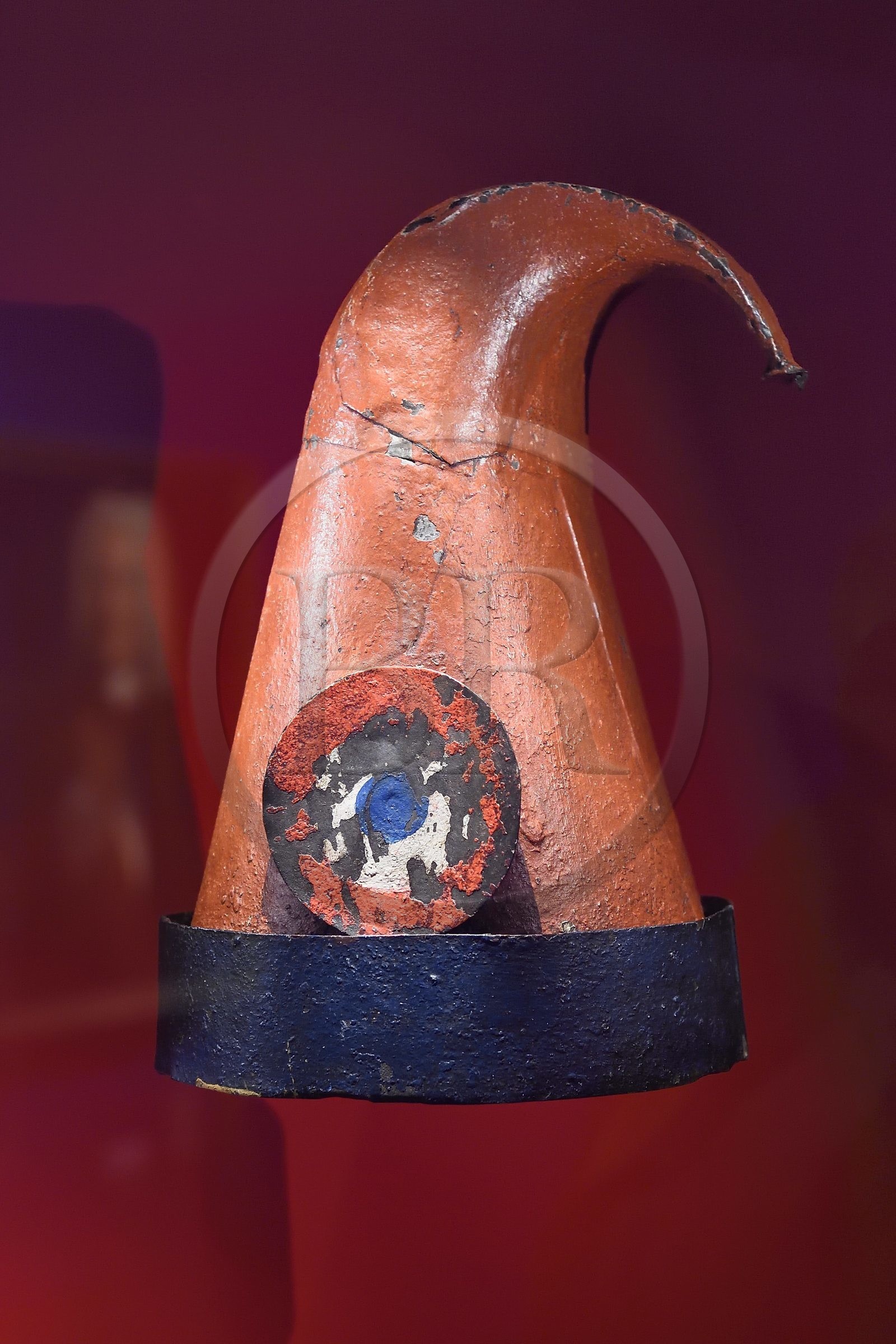 France, Bas-Rhin (67), Strasbourg, Musée historique de la ville de Strasbourg, bonnet phrygien ornant une permanence de section du Club des Jacobins en 1793