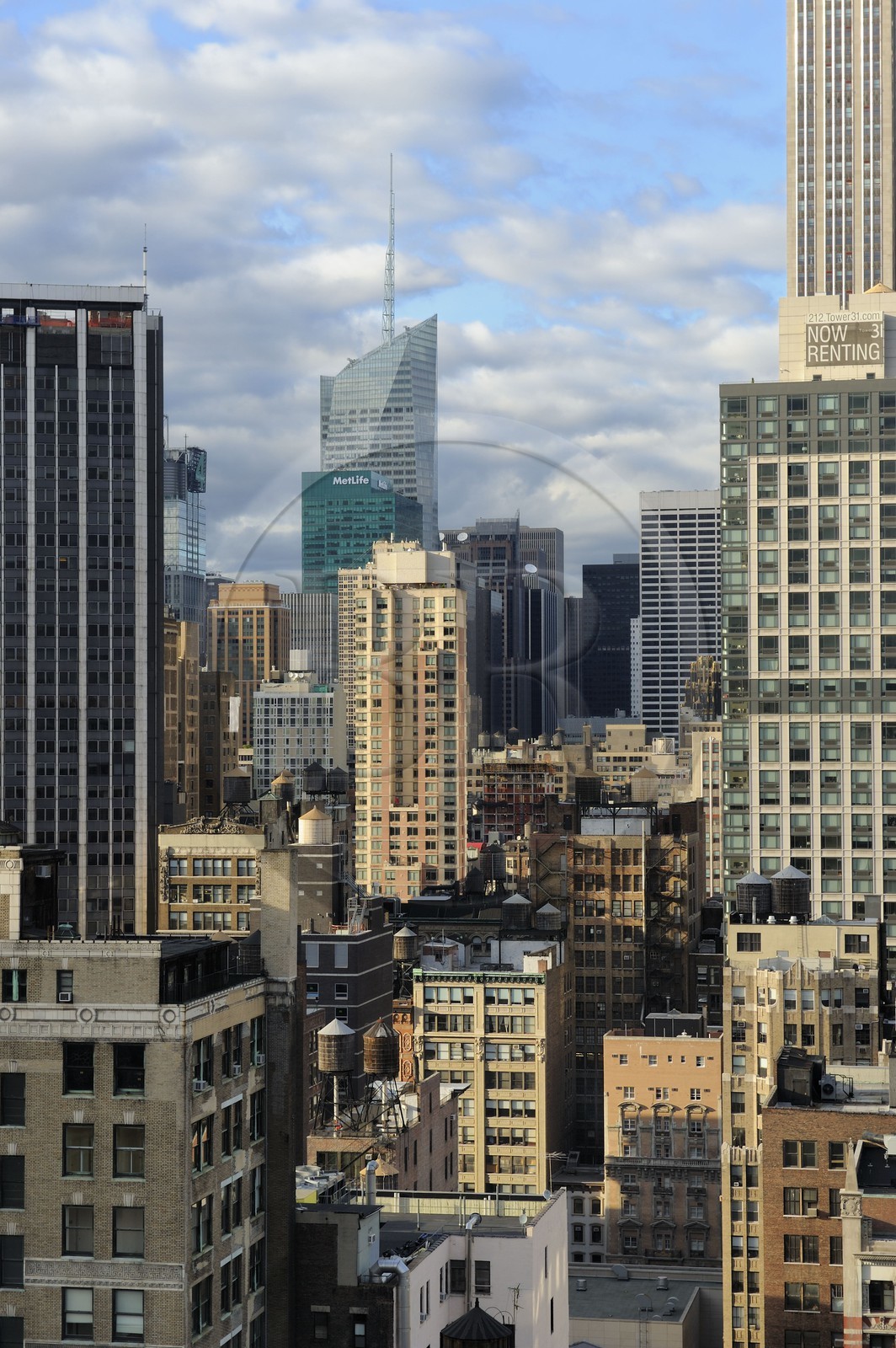 Etats-Unis, New York, Manhattan, Midtown, dans l'axe le Met Life Building et la Bank of Amerika Building