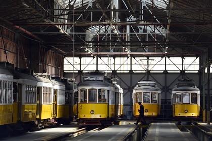 Portugal, Lisbonne, quartier de Alcantara, le Santo Amaro Depot qui abrite tous les tramways de Lisbonne